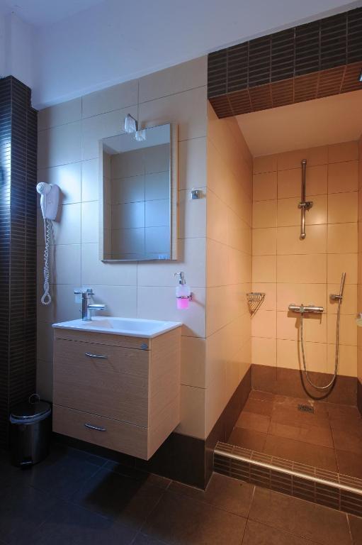 Holiday Rooms Otzias Phòng bức ảnh