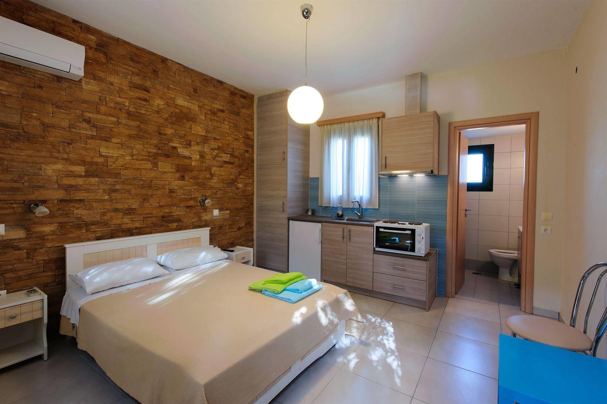 Holiday Rooms Otzias Ngoại thất bức ảnh