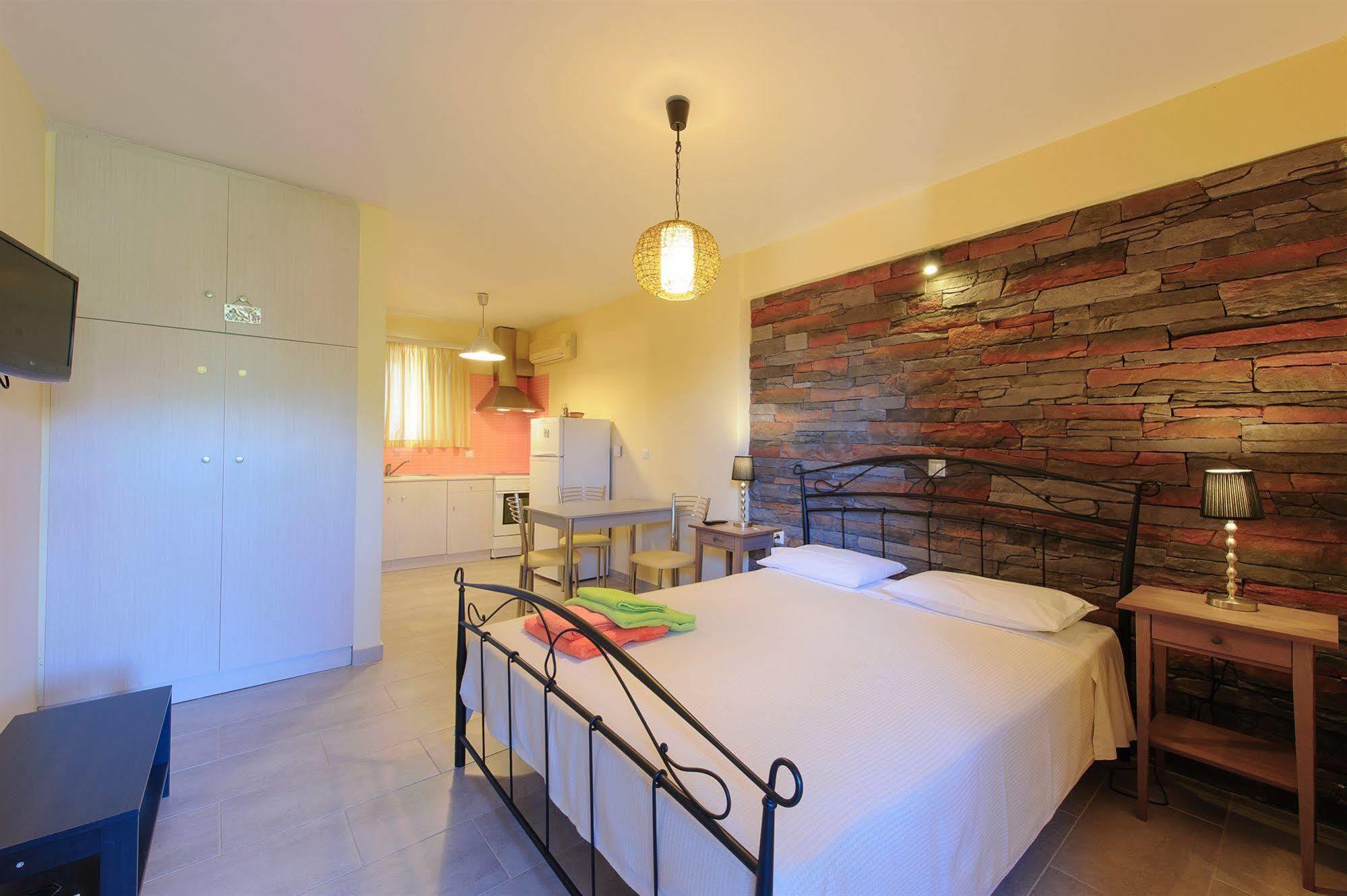 Holiday Rooms Otzias Ngoại thất bức ảnh
